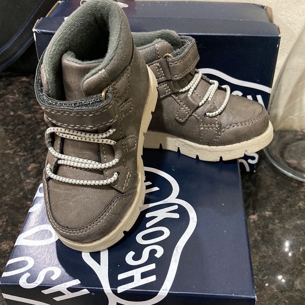 Oshkosh b gosh boots - Picture 2 of 4
